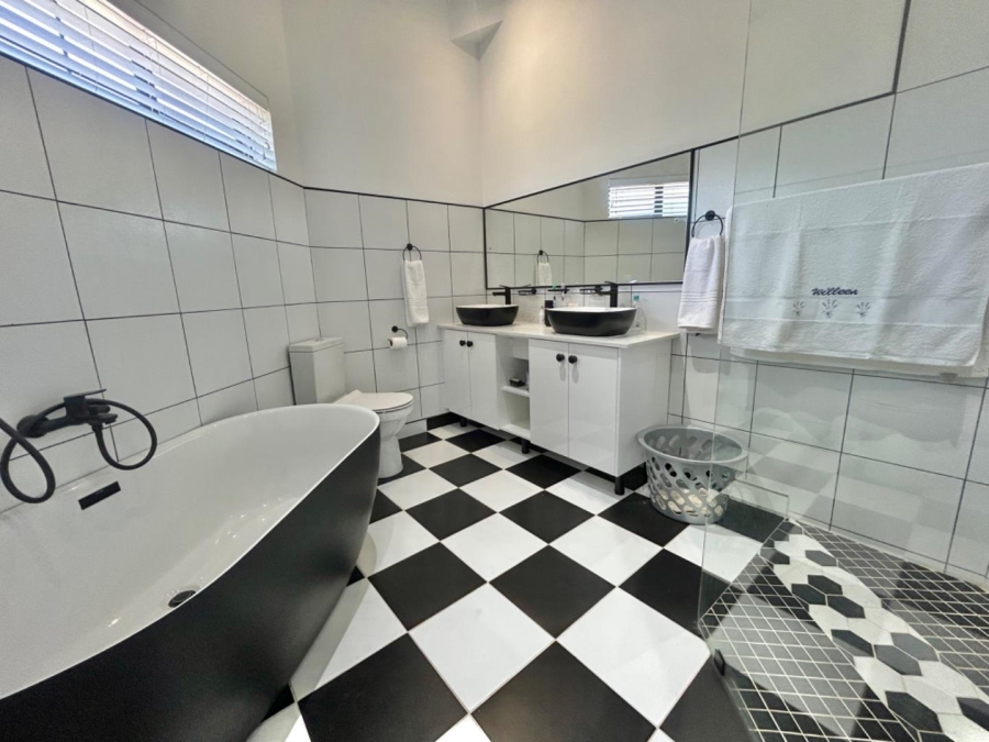 4 Bedroom Property for Sale in Noorsekloof Eastern Cape